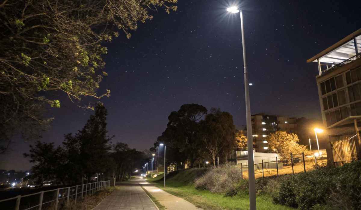 -imagine-prompt--a-low-light-photograph-of-a-solar