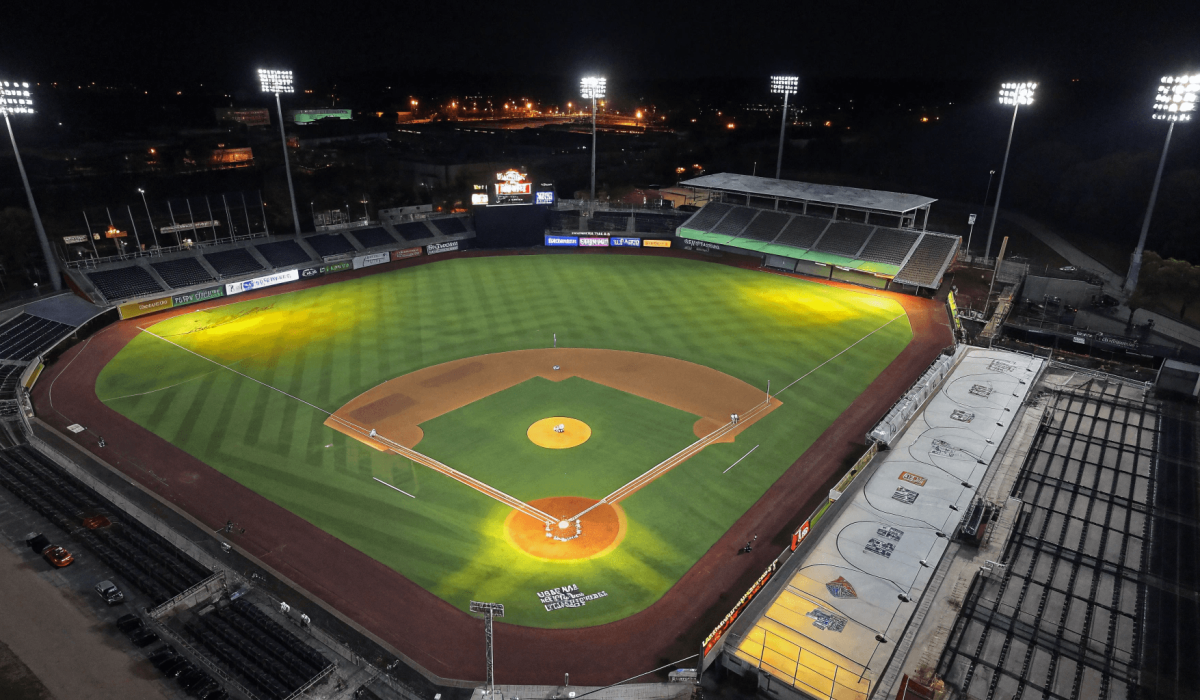 -imagine-prompt--a-professional-baseball-field-at-