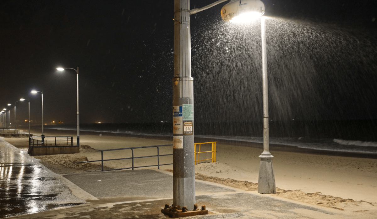 -imagine-prompt--a-street-light-pole-in-a-coastal-